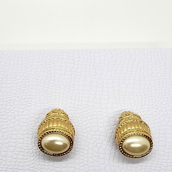 Kenneth Jay Lane Gold & Faux Pearl Clip On Earrings - Picture 16 of 16